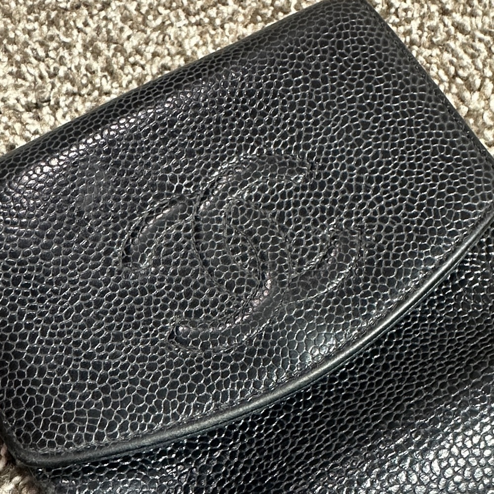 CHANEL AUTHENTIC Black Caviar Leather Card Holder with Embossed CC - Picture 12 of 16